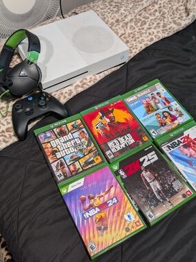 Xbox One S 500GB  White Console Bundle with Turtle Beach Headset and Games